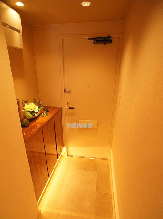 Entrance. ~ We propose your lifestyle ~ ◆ Interior renovation completed ◆ New quake-resistance standards ◆ Entrance using natural marble ◆ Other well-equipped