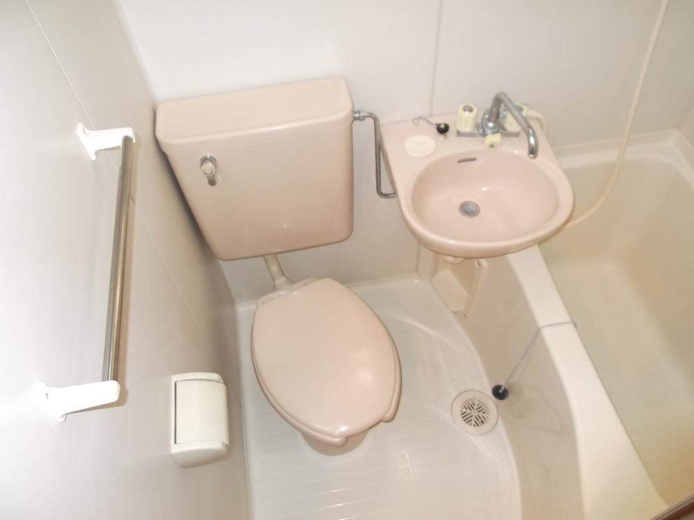 Bathroom. Local (11 May 2013) Shooting