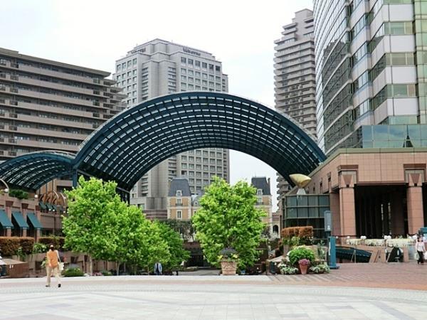 Shopping centre. To Ebisu Garden Place 400m