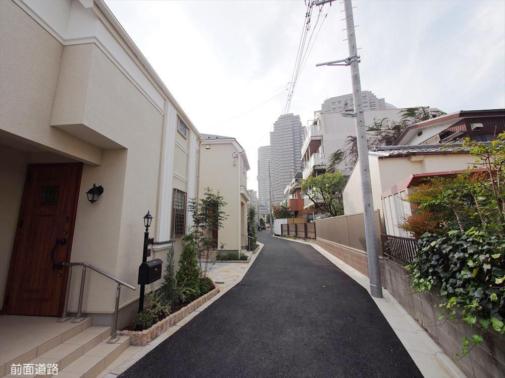 Local photos, including front road. Frontal road