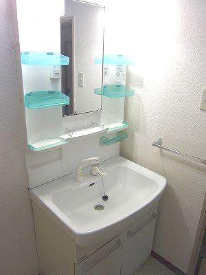 Wash basin, toilet. Interior