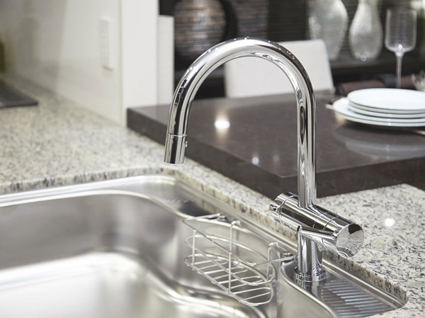 Kitchen.  [Under-Sink type composite faucet] Installing a water purification cartridge in under the sink, Water is one of the faucet ・ hot water ・ You can distinguish the water purification. Germany Grohe, Inc. and Mitsubishi Rayon ・ CLEANSUI Inc. joint development, It is a water faucet that combines high design and water purification capacity.