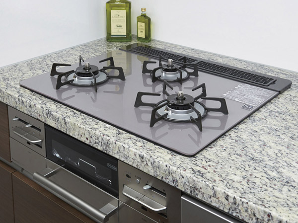 Kitchen.  [Glass top stove] Adopt a "beep and a stove" of Tokyo Gas. In Germany Schott glass top plate of, Excellent aesthetic appearance, Easy to clean.