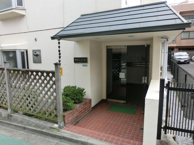 Entrance. Common areas