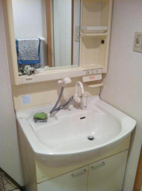 Wash basin, toilet