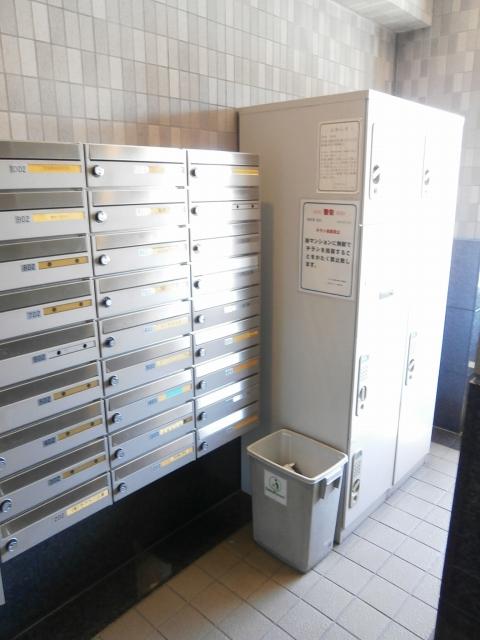 Other common areas. Courier BOX