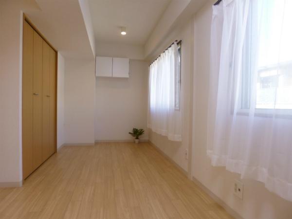 Non-living room. The main bedroom of 7.5 Pledge, we have housed rich