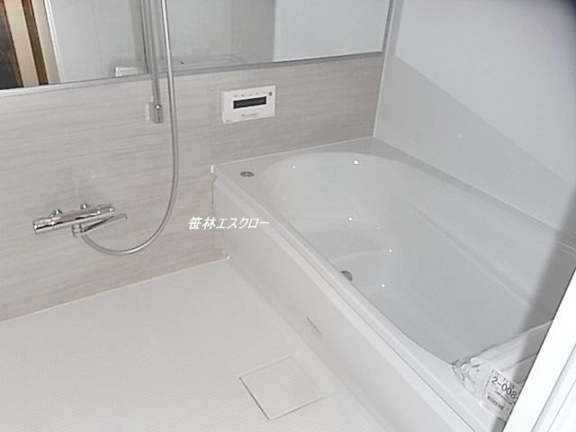 Bathroom. Reheating function and with bathroom dryer unit bus new exchange already