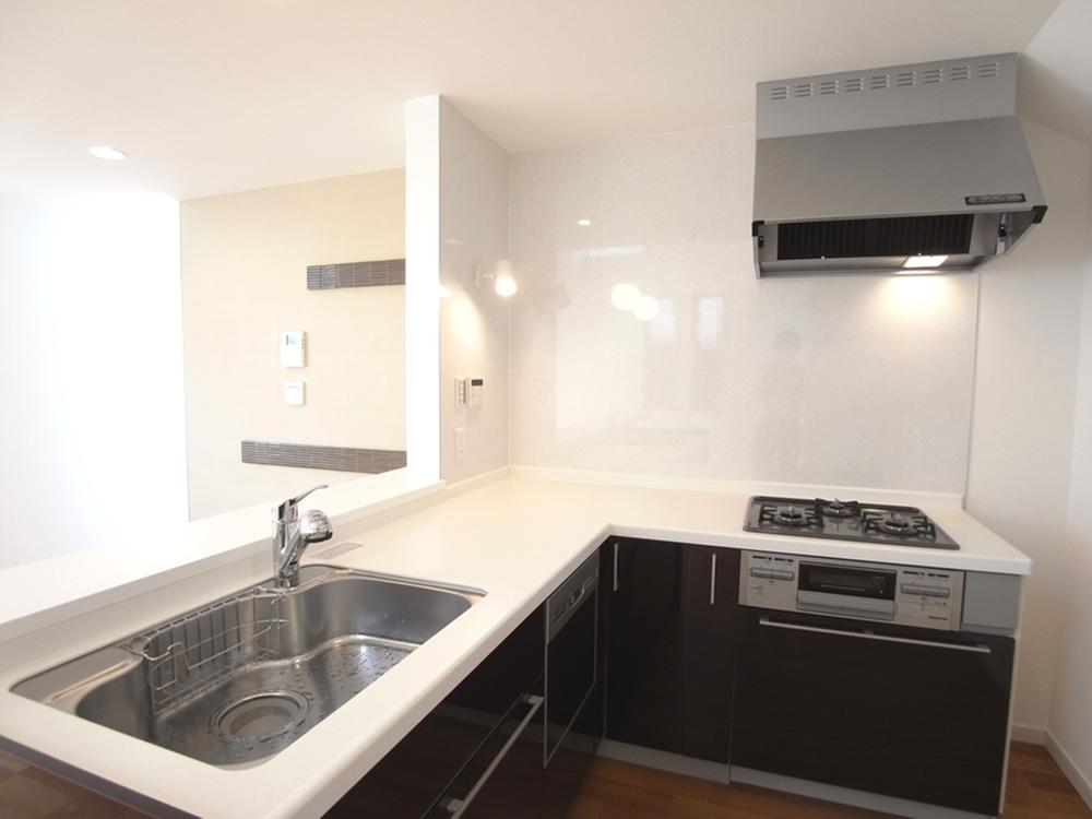 Kitchen. Indoor (10 May 2013) Shooting