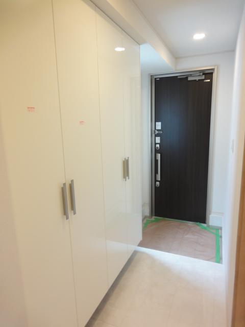 Entrance. Local (September 2013) Shooting