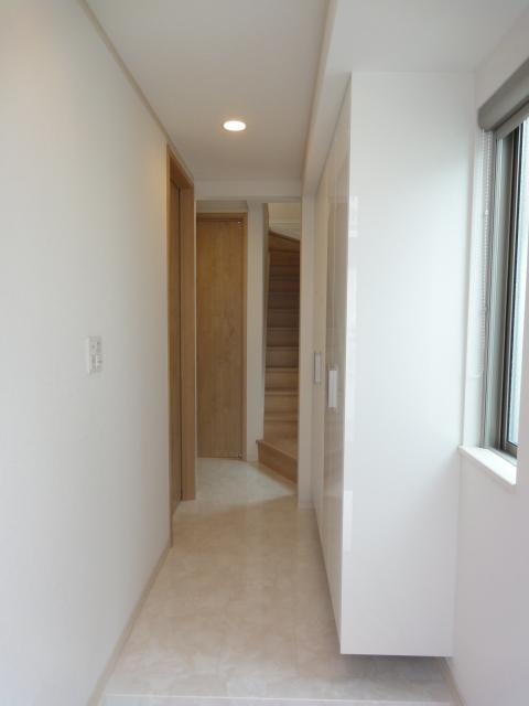 Entrance. Local (September 2013) Shooting