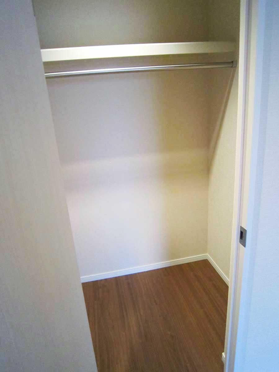 Receipt. Walk-in closet