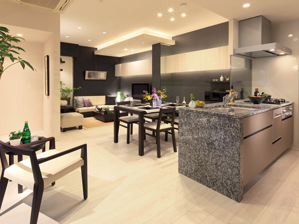 Living.  [living ・ dining ・ kitchen] Has adopted a whole room gently warm gas hot water floor heating (TES) from the ground dust is unlikely to soar.
