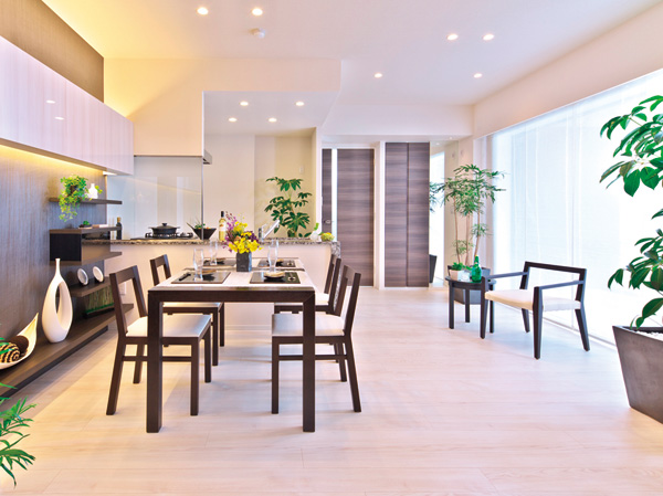 Living.  [living ・ dining] Lighting of each dwelling unit ・ ventilation, It adopted a wide span design to enhance the sense of openness, We have to improve the residence of residence performance.
