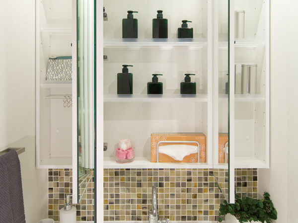 Bathing-wash room.  [Three-sided mirror back storage] (Same specifications)