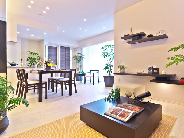 Living.  [living ・ dining] It has realized the ceiling height of the airy about 2.6m. By line of sight is spread, It is likely to be able to spend every day for the growth in the generous feeling. (All published photograph of the model room B type ※ Some paid option ・ Application deadline Yes)