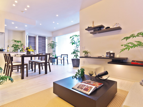 Room and equipment. It has realized the ceiling height of the airy about 2.6m. By line of sight is spread, It is likely to be able to spend every day for the growth in the generous feeling. (living ・ dining / Model Room B type ※ Some paid option ・ Application deadline Yes)