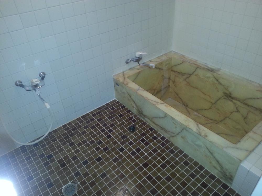 Bathroom. Indoor (11 May 2013) Shooting