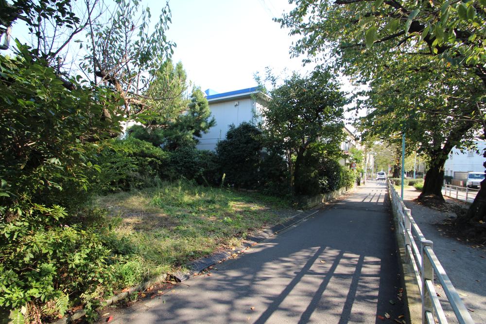 Local photos, including front road. Local (11 May 2013) Shooting