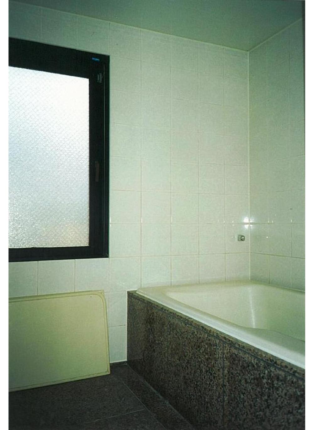 Bathroom. Indoor (January 2004) Shooting