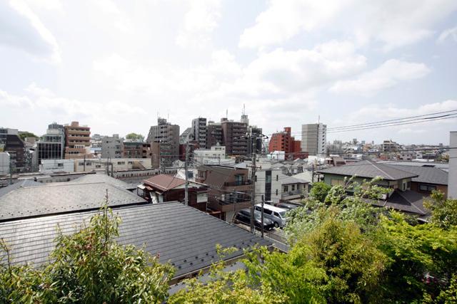 View photos from the local. Local (April 2013) Shooting