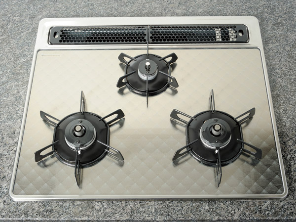 Kitchen.  [Glass top stove] Not only the beauty of the look, Glass top of convenience also charm of care. Such as the regulatory function by the sensor, Also it provides convenient and secure function.