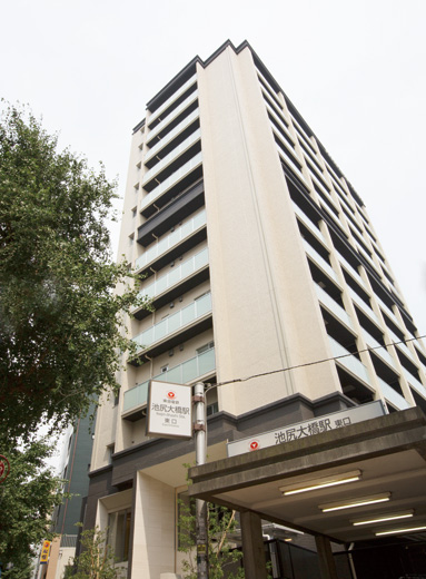 Buildings and facilities. Dignified appearance texture rich border tiles draw. For example glimpse from the outside is relaxed atrium and light posts, To fully imagine the quality of living space. (appearance)