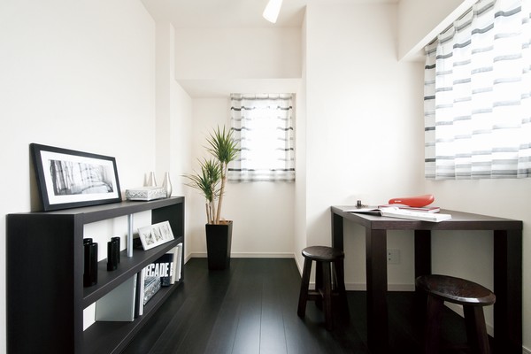 Dihedral daylighting Western-style (2). Such as the children's room or hobby space, This room that can be used for multi-purpose