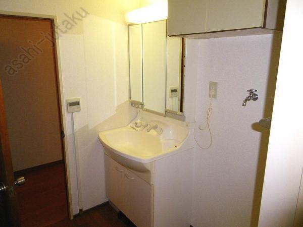 Wash basin, toilet