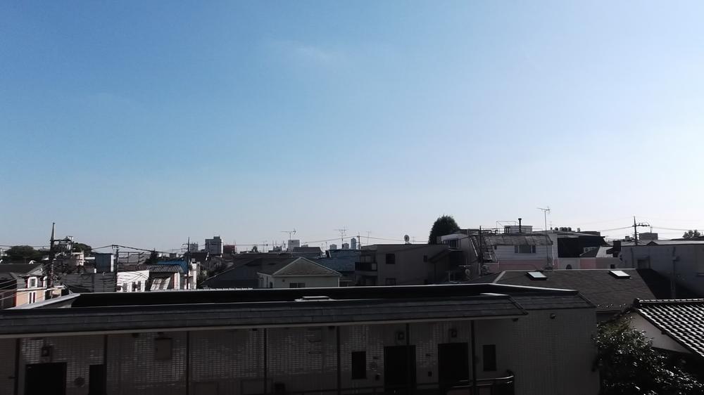 View photos from the dwelling unit. View from the site (October 2013) Shooting
