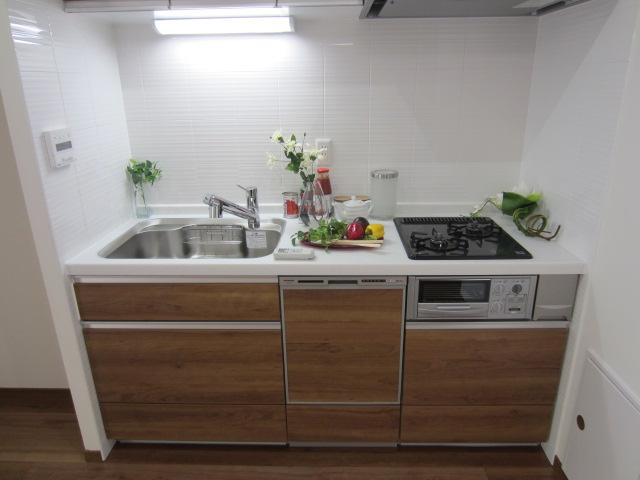 Kitchen. Indoor (10 May 2013) Shooting