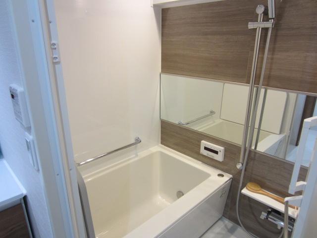 Bathroom. Local (10 May 2013) Shooting