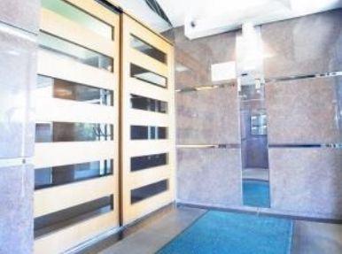 Entrance. Common areas