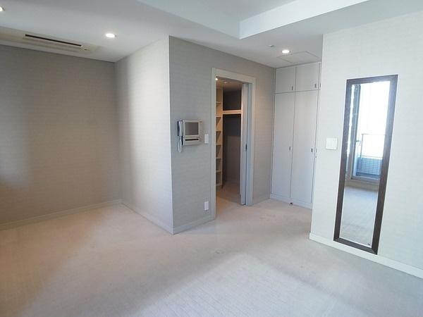 Non-living room. 9.3 Pledge master bedroom