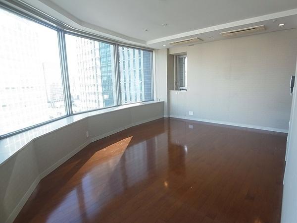 Living. tube Management Fee: 30,300 yen / Month repair reserve: 9,090 yen / Month Other : 8,220 yen / Month