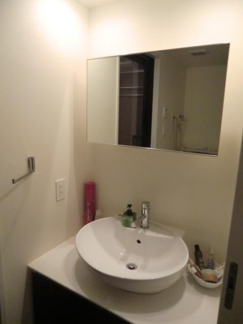 Wash basin, toilet. Indoor (September 2013) Shooting