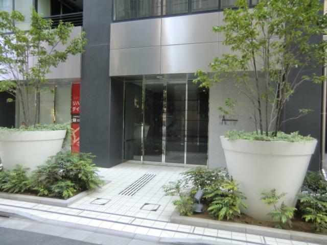 Entrance. Common areas