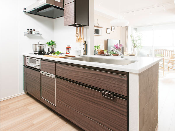 Kitchen.  [kitchen] The full of beauty and functionality kitchen, Given the ease of use to most, Adopt a utility sink that can be used for flexible. And further care easy hyper glass coat top stove, Comfortable and fun housework such as dishwasher to ease the burden of housework facilities enhancement.