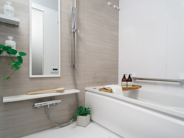 Bathing-wash room.  [Bathroom] Bathroom special relaxation space. To install a mist sauna in the low floor type bathroom to put loose. Furthermore water-saving type of air-in shower, Non-slip floor, etc., It was aimed at space considering the comfort of compatibility and ease of use.