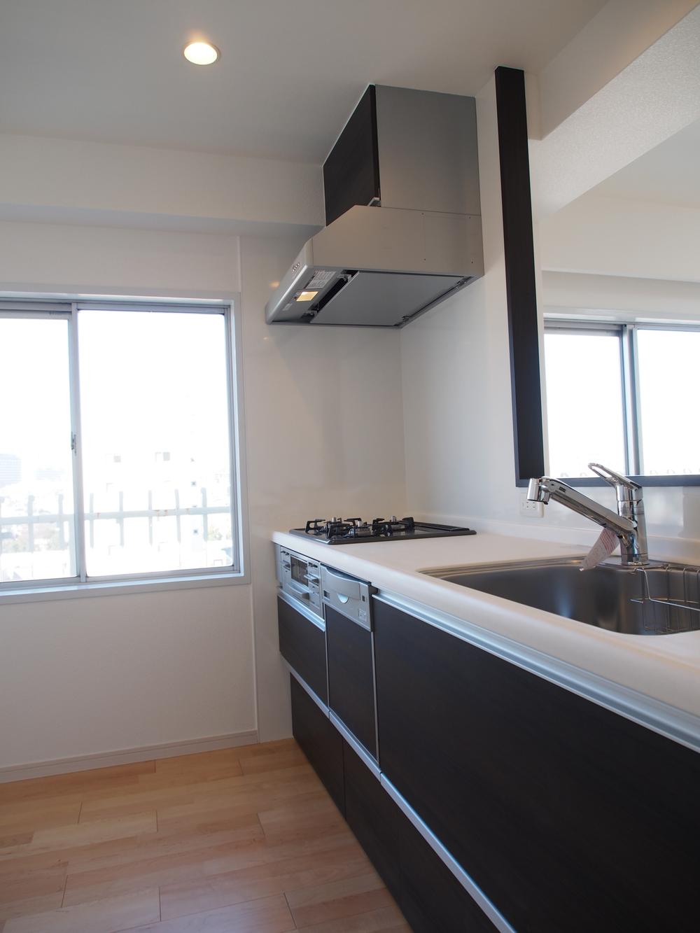 Kitchen. Indoor (12 May 2013) Shooting