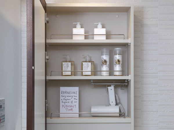 Bathing-wash room.  [One side mirror back storage] It was provided with a storage space on one side mirror back of vanities. Supplies can store the day of use at the beginning lavatory care supplies.