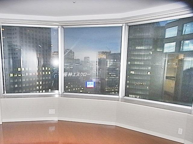 Living. Living with a view of the night view