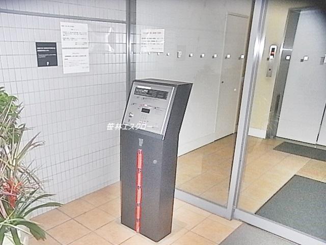 Entrance. Common areas