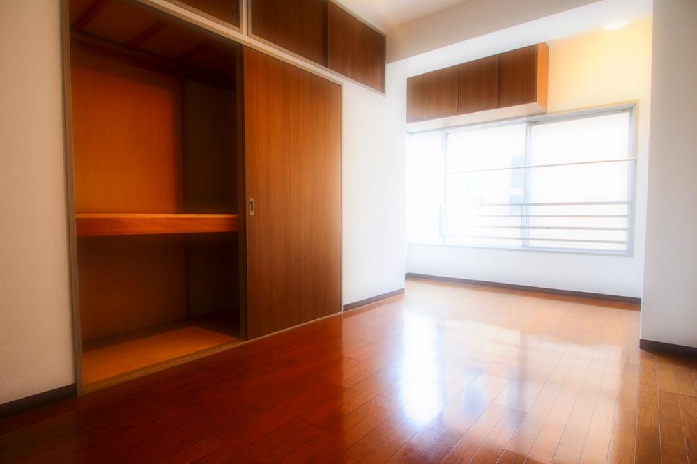 Non-living room. Indoor (12 May 2013) Shooting