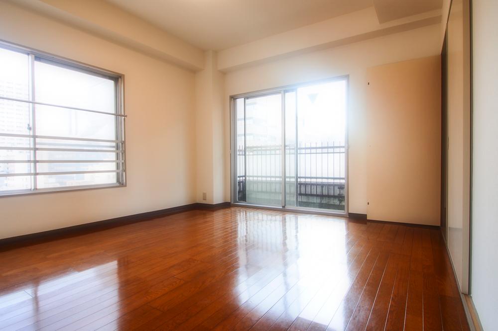 Non-living room. Indoor (12 May 2013) Shooting