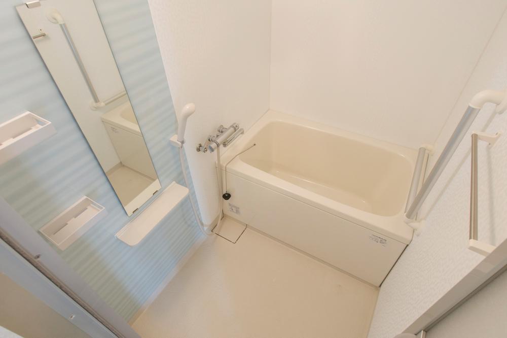 Bathroom. Indoor (12 May 2013) Shooting