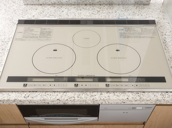 Kitchen.  [IH cooking heater] Without the use of fire, Adopted IH cooking heater to heat the pot and cooking utensils itself. Not only it can cook at high power, Since the top plate is flat, Oil stains and boiling over can also easily clean just wipe a quick, etc.. To convey heat efficiently, Responsiveness of fast and thermal regulation of the rise also almost no change to the gas stove.