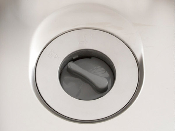 Kitchen.  [Disposer] In under the sink in the kitchen, We have established the disposer of automatic water supply system. To not accumulate garbage, You can quickly process on the spot.  ※ Those that should not be turned on Metals ・ Glasses ・ Rawhide of large amounts of fish and chicken ・ Shells such ・ Those of high temperature ・ Hard garbage. Those of strong fibrous ・ oil ・ Chemicals ・ Non-food waste (disposable chopsticks ・ toothpick ・ Gum, etc.)