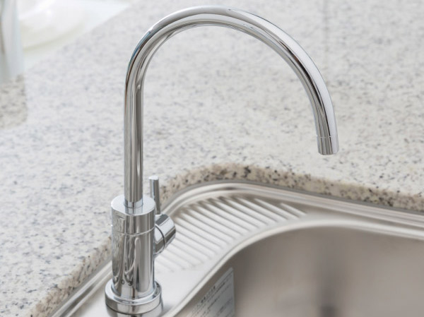 Kitchen.  [Built-in water purifier] It has built-in water purifier to sink under. Filter cut, such as turbidity and rust, Minerals such as calcium and magnesium can be used as it is of natural water. Since further reduce such as chlorine odor by activated carbon, Delicious water you can use to easily.