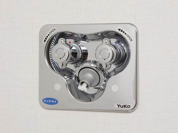 Bathing-wash room.  [Washing machine faucet] It is also effective in the washing of oil dirt, etc. Because the water heater function of the washing machine faucet.